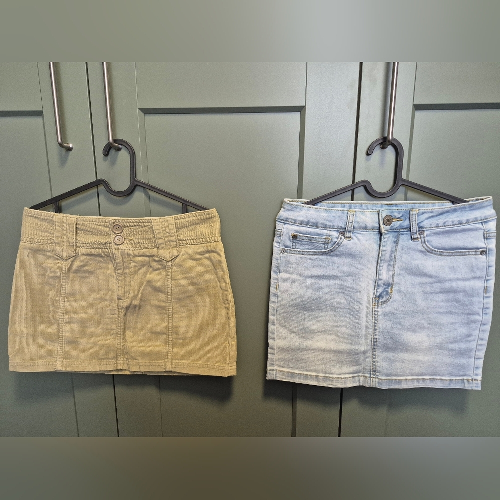 Two Mini Skirts Set - Picture 2 of 16